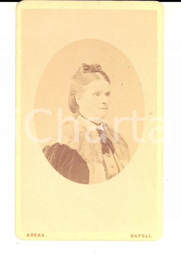 Fotografia d epoca originale 1871 NAPOLI Ritratto di nobildonna con manto in pelliccia Fotografia ARENA CDV 1