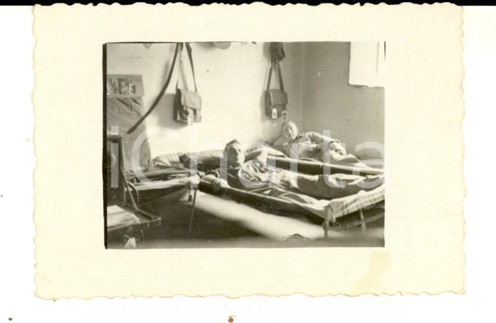 Fotografia d epoca originale 1941 WW2 UMM ER RZEM LIBIA Militari italiani in branda Fotografia 8x6 cm 1