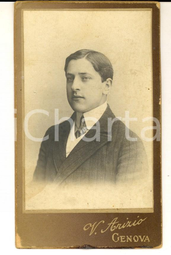 Fotografia d epoca originale 1907 GENOVA Ritratto di giovane uomo Fotografia V. ARIZIO CDV 1