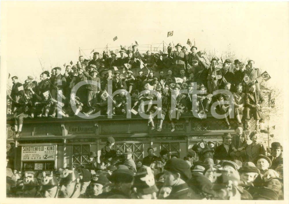 Fotografia d epoca originale 1938 WIEN AUSTRIA Popolazione acclama arrivo di Adolf HITLER Fotografia 1