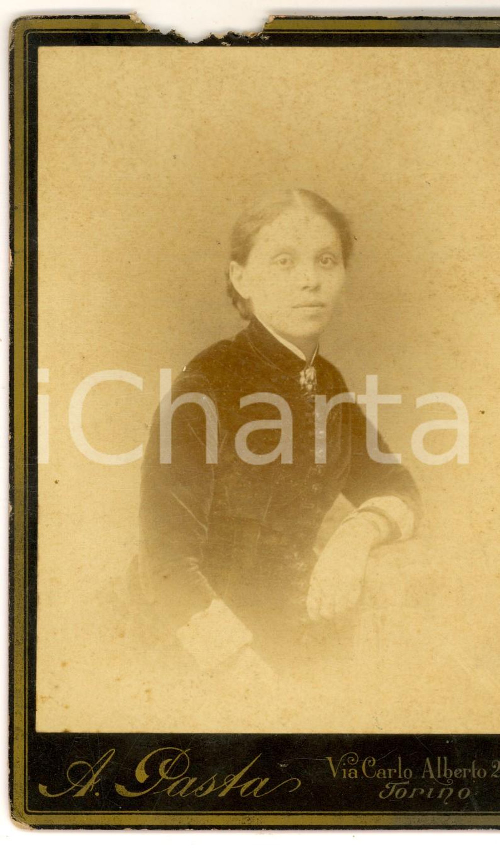 Fotografia d epoca originale 1890 ca TORINO Ritratto di giovane donna in abito scuro Fotografia A. PASTA 1