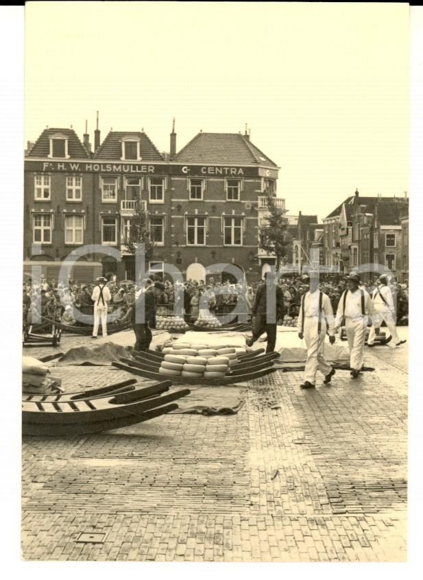 Fotografia d epoca originale 1950 ca ALKMAAR NL Venditori al tradizionale mercato dei formaggi Foto 10x6 1