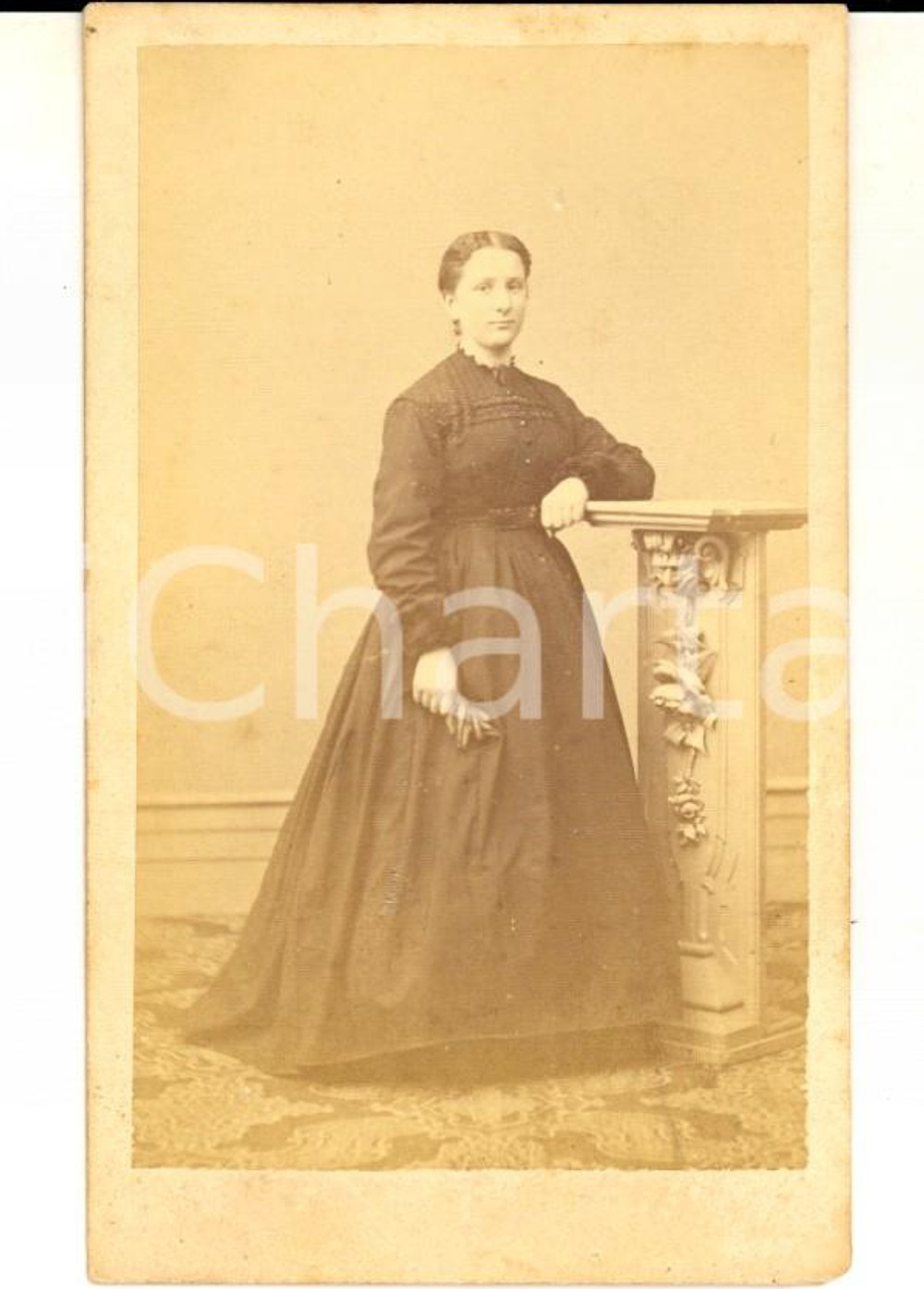 Fotografia d epoca originale 1880 ca COMO Ritratto di donna in abito scuro Fotografia G. NESSI CDV 1
