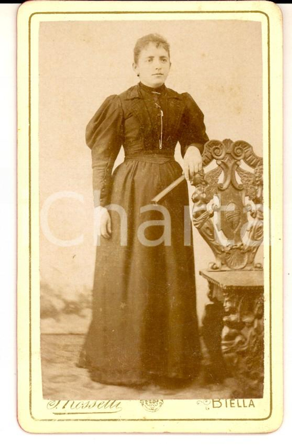 Fotografia d epoca originale 1890 ca BIELLA Ritratto di donna con il ventaglio Foto ROSSETTI 1