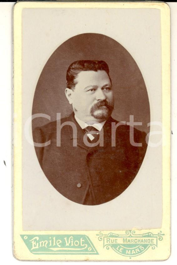 Fotografia d epoca originale 1890 ca LE MANS F Ritratto maschile con cravattino scuro Photo Emile VIOT 1