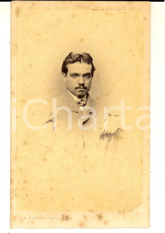 Fotografia d epoca originale 1870 ca MILANO Ritratto maschile in cravattino  Foto ALESSANDRO DURONI CDV 1