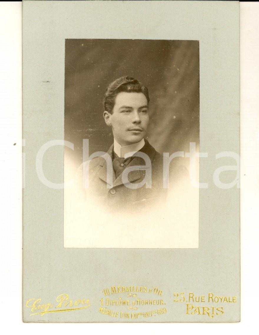 Fotografia d epoca originale 1890 ca PARIS Ritratto di giovane uomo in abito scuro Foto Eugène PIROU 11x14 1