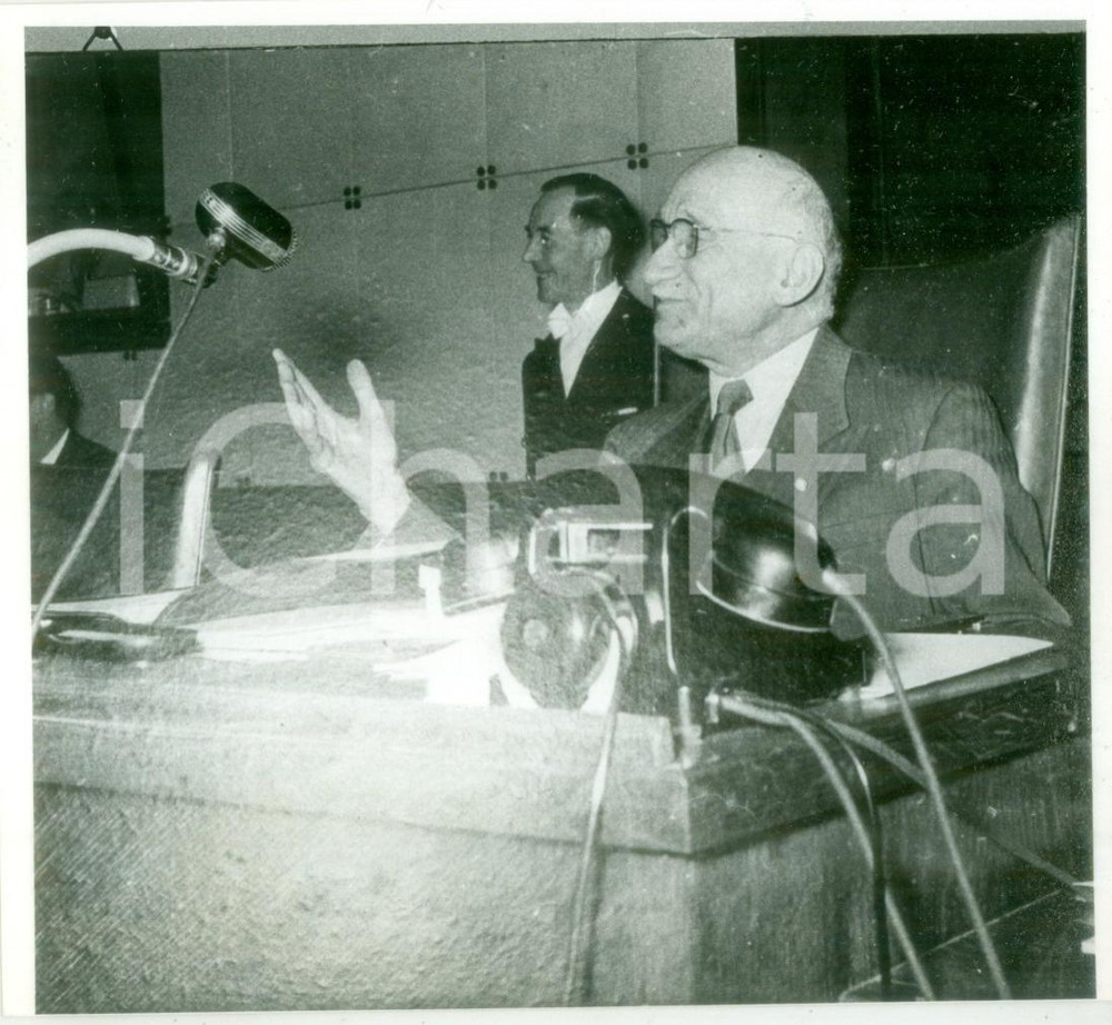 Fotografia d epoca originale 1960 ca PARIS Politico Robert SCHUMANN in conferenza stampa Foto sovraesposta 1