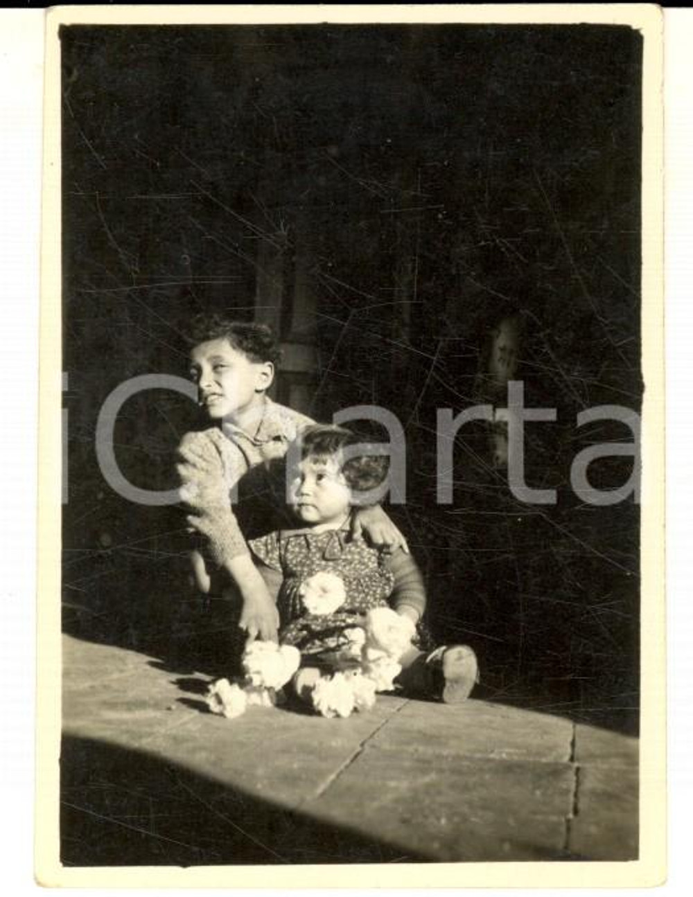 Fotografia d epoca originale 1934 SALERNO L abbraccio di due fratellini Foto Vito BOVE VINTAGE 6x8 cm 1