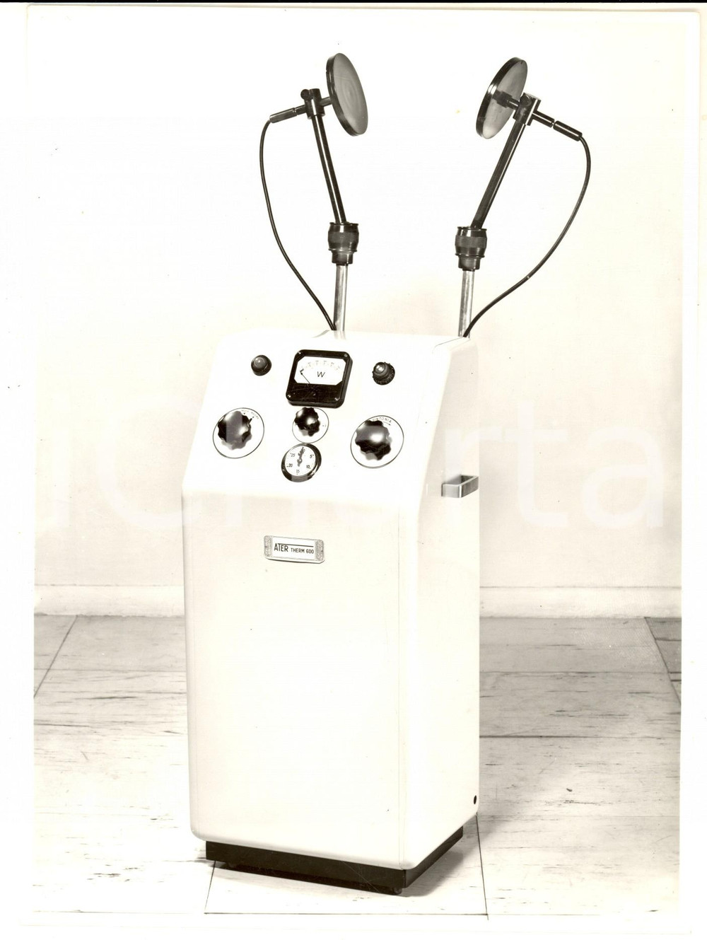 Fotografia d epoca originale 1960 ca MILANO Ditta ATER Apparecchio medico per esami THERM 600 Foto CRIMELLA 1