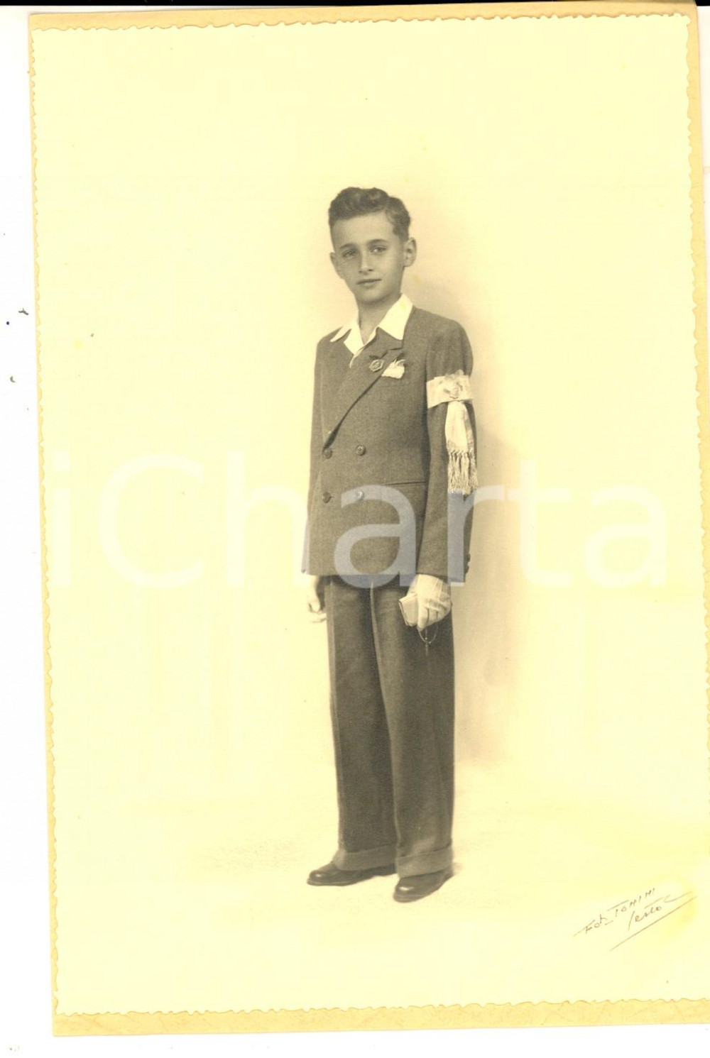 Fotografia d epoca originale 1940 ca SESTO CALENDE Bambino nel giorno della Prima Comunione Foto TONINI 1