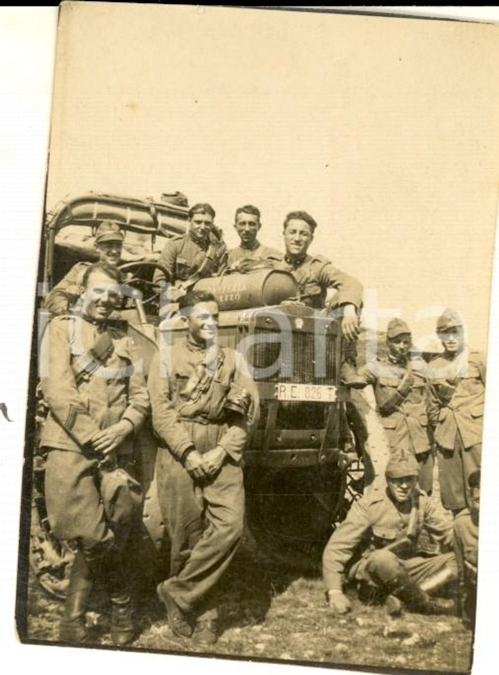 Fotografia d epoca originale 1940 ca ZONA DI GUERRA Militari di artiglieria con pezzo da batteria Foto 6x8 1