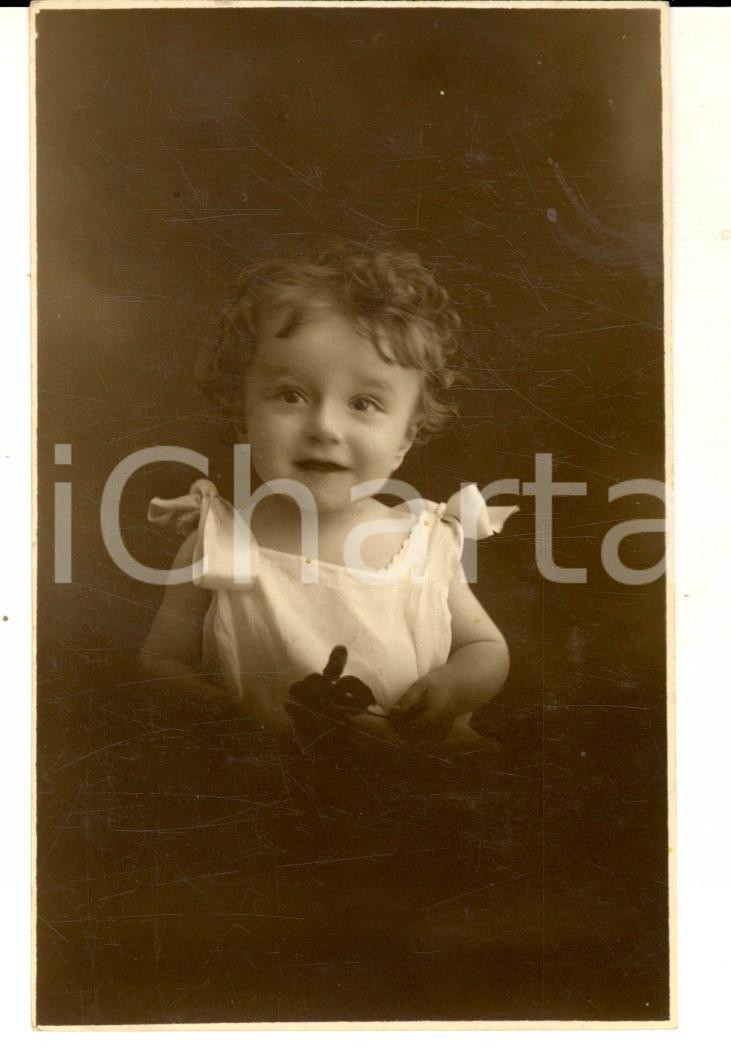 Fotografia d epoca originale 1927 BELLUNO Ritratto di bambina con una rosa Foto cartolina G. DA PONTE 1