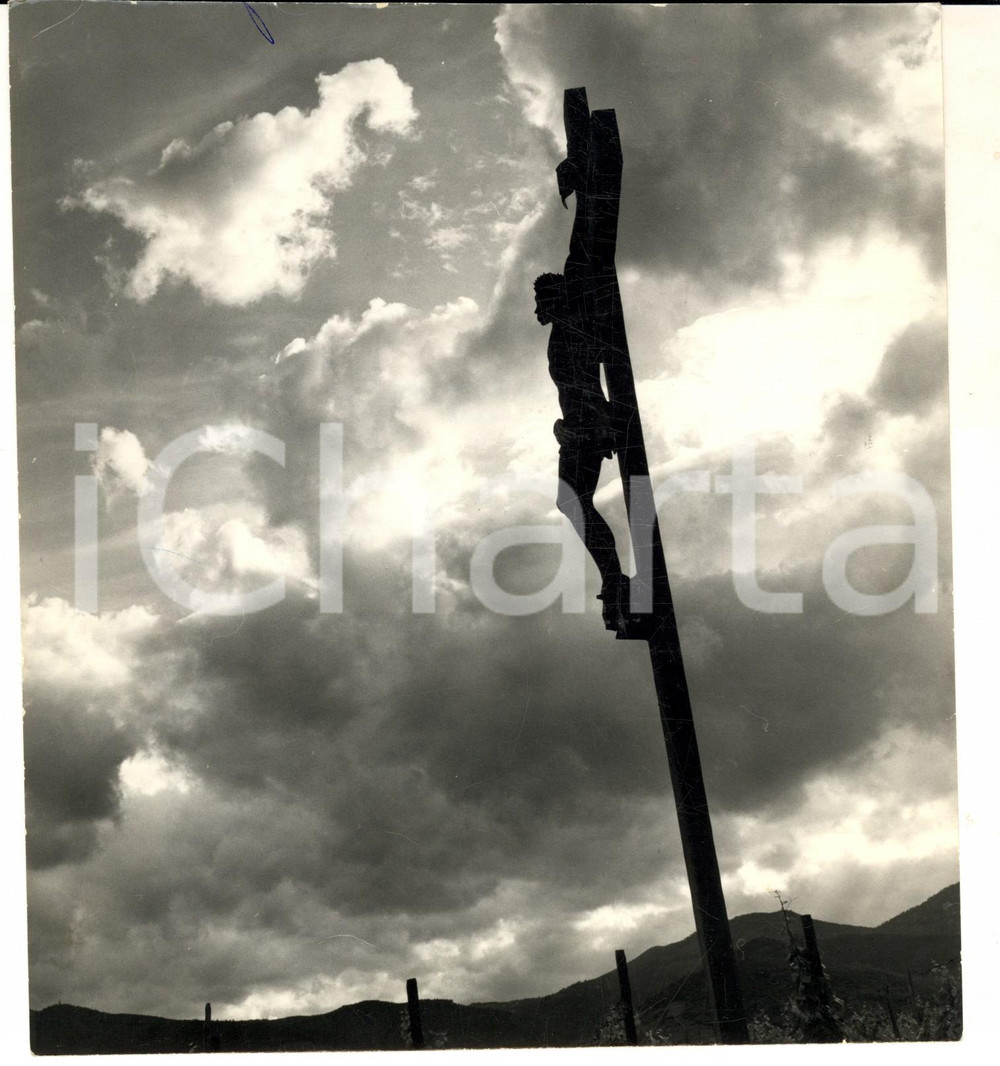Fotografia d epoca originale 1990 ca COLMAR F Un crocifisso nella campagna Foto ARTISTICA 20x20 cm 1