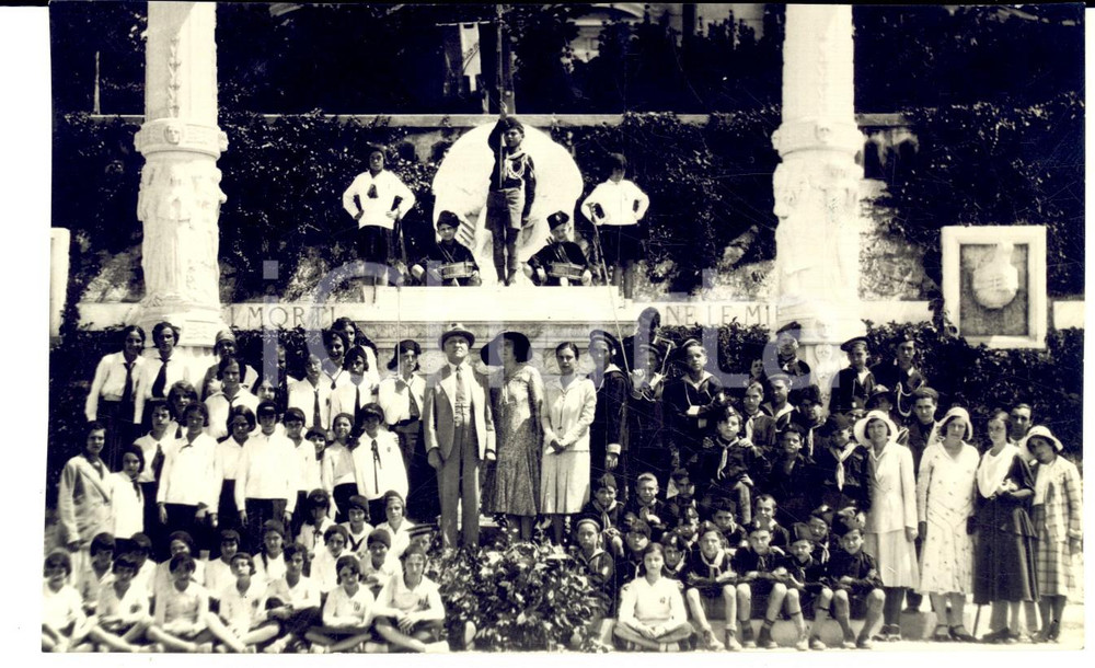 Fotografia d epoca originale 1930 ca ANCONA ? Cerimonia con balilla al Monumento ai Caduti Foto DANNEGGIATA 1