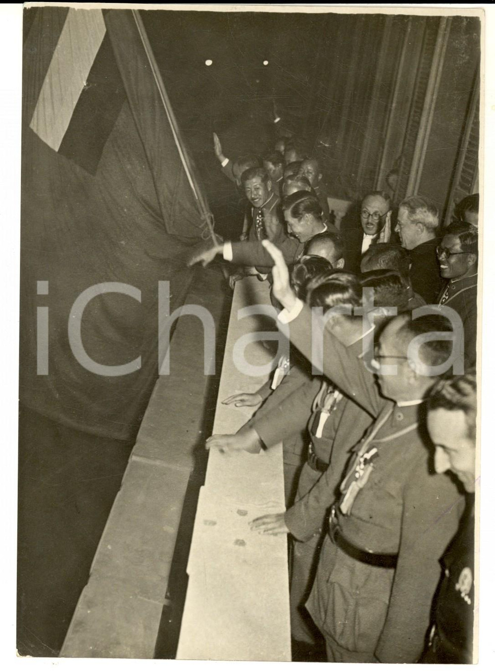 Fotografia d epoca originale 1938 MILANO La delegazione giapponese saluta dal balcone Foto 13x18 cm 1