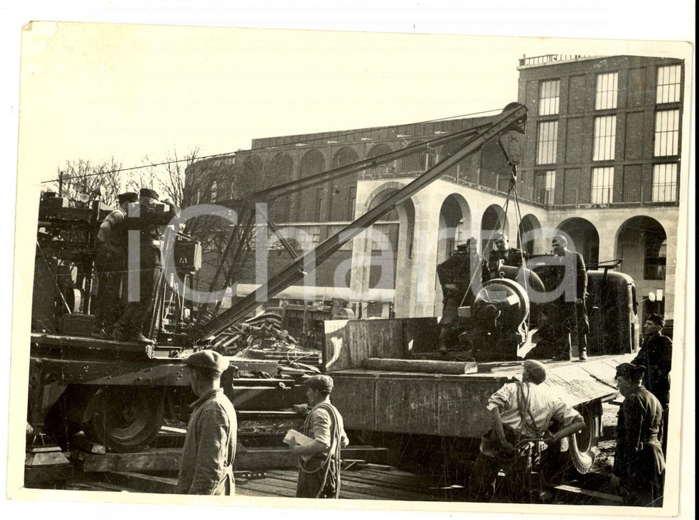 Fotografia d epoca originale 1940 MILANO TRIENNALE DELL ARTE Lavori per allestimento mostra Fotografia 18x13 1