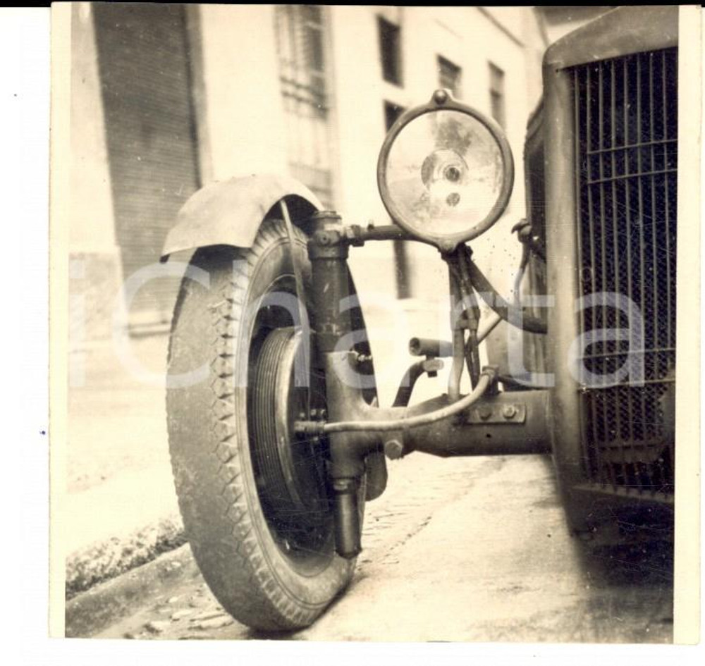 Fotografia d epoca originale 1939 MILANO Fanale di un auto d epoca Fotografia VINTAGE 9x9 cm 1