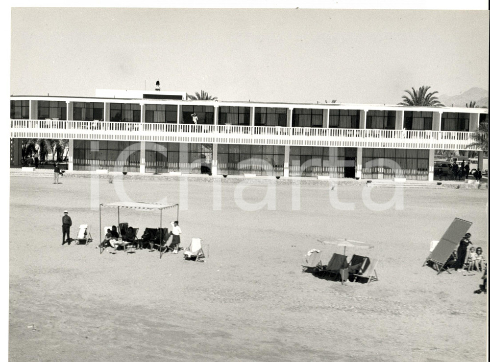 Fotografia d epoca originale 1960 ca GIORDANIA ? Palazzo residenziale della famiglia regnante Foto 27x20 1
