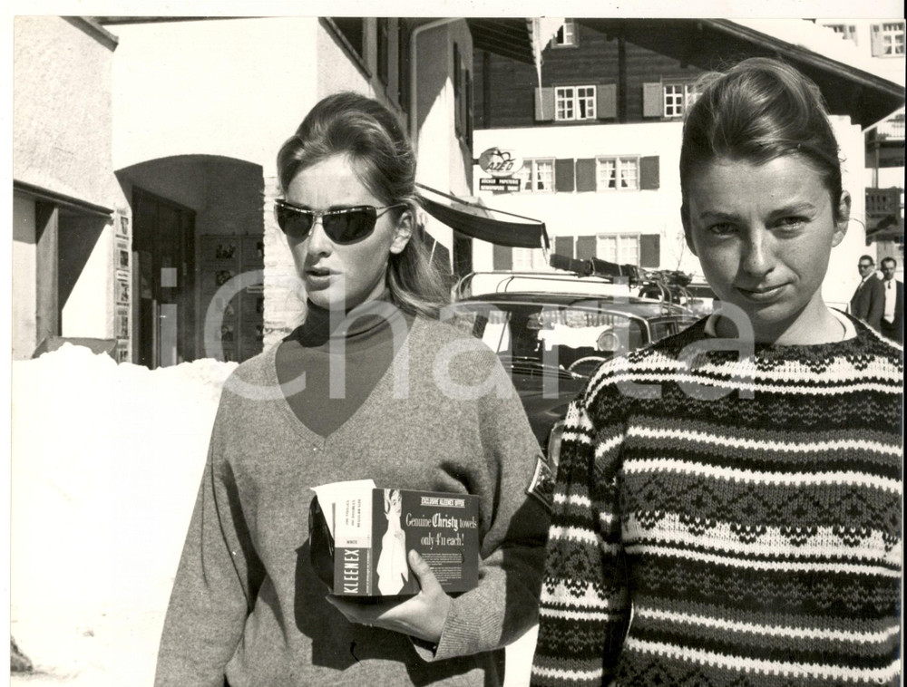 Fotografia d epoca originale 1960 ca KLOSTERS CH Paola del BELGIO passeggia in paese Fotografia 27x20 1