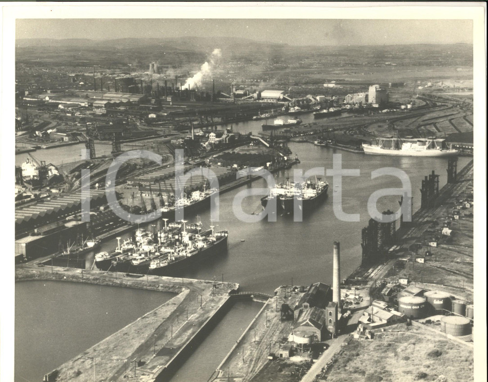 Fotografia d epoca originale 1967 CARDIFF UK Veduta del porto Fotografia ANIMATA navi 27x21 cm 1