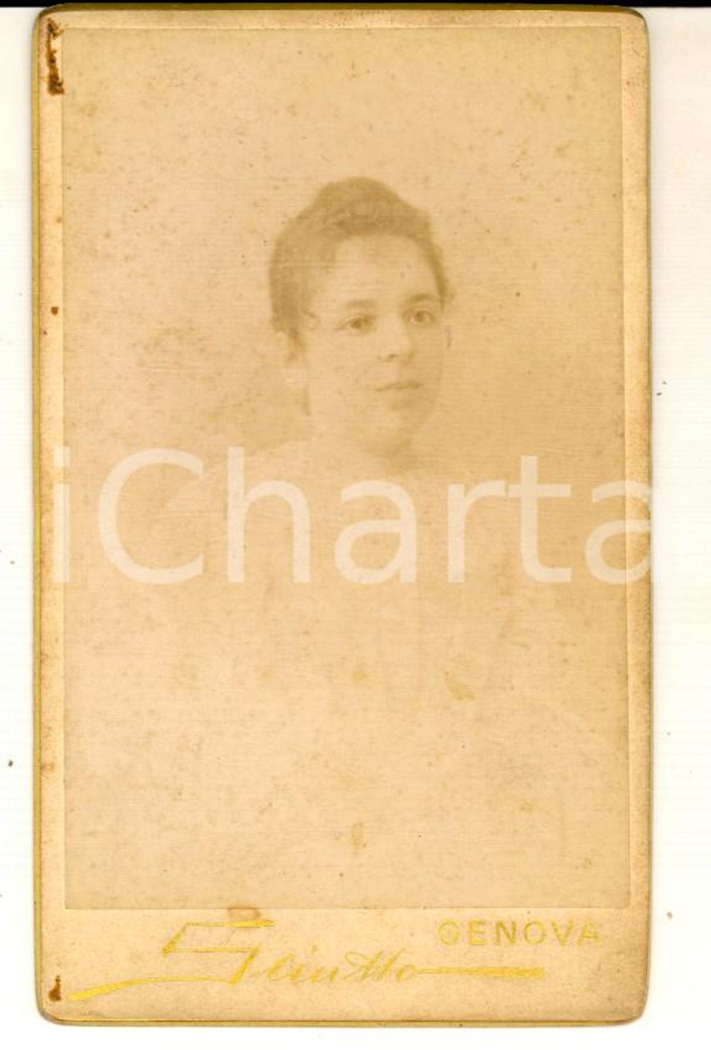 Fotografia d epoca originale 1880 ca GENOVA Ritratto di giovane donna in bianco Foto G. B. SCIUTTO CDV 1