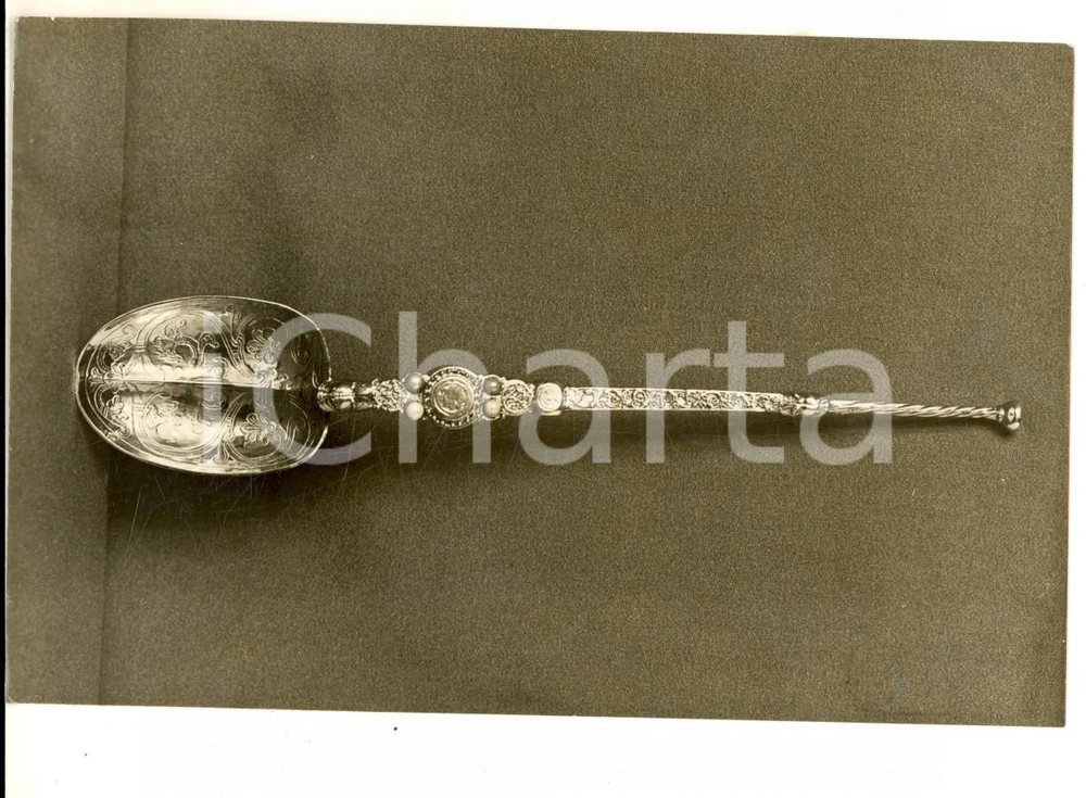 Fotografia d epoca originale 1937 LONDON ? Coronation of GEORGE VI  The anointing spoon Photo 15x10 cm 1