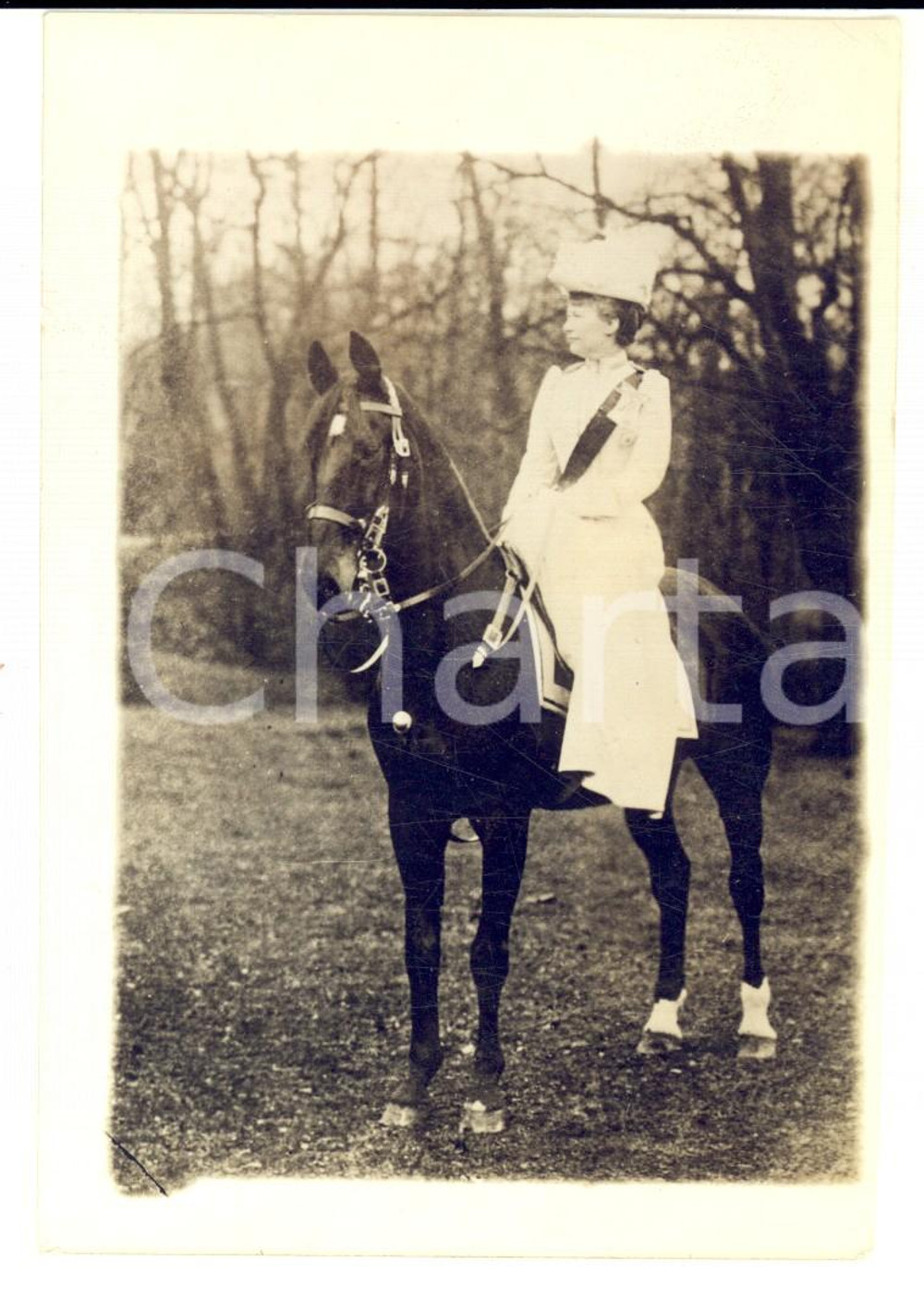 Fotografia d epoca originale 1920 ca GERMANIA Imperatrice Augusta a cavallo Foto riproduzione 9x14 cm 1