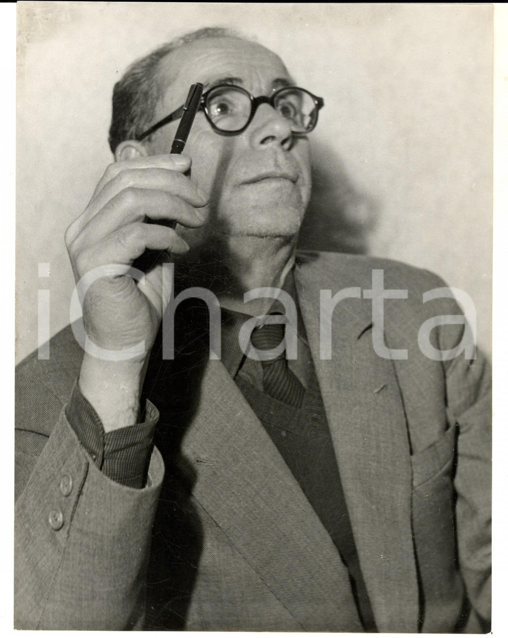 Fotografia d epoca originale 1950 ca MILANO ? Ritratto di un giornalista con la sua penna Foto 18x24 cm 1
