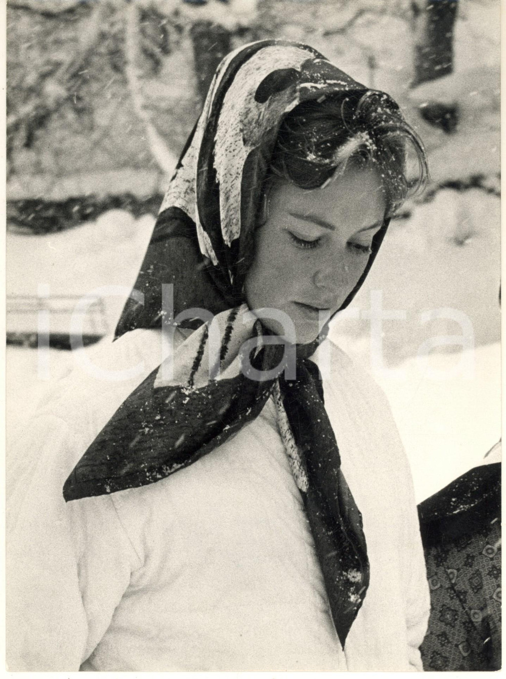 Fotografia d epoca originale 1960 ca KLOSTERS CH Ritratto di Paola del BELGIO sotto la neve Foto 18x24 1