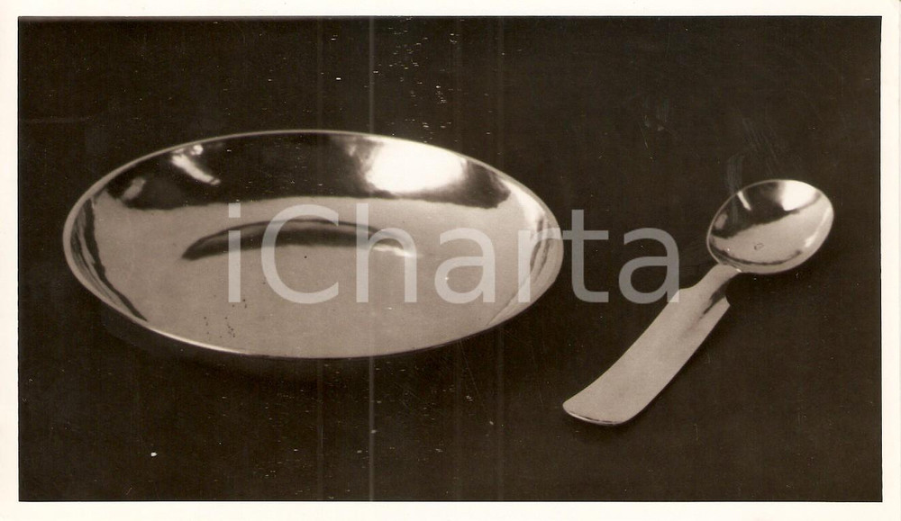 Fotografia d epoca originale 1936 MILANO Mostra del giocattolo  Cucchiaio e piatto in metallo Fotografia 1