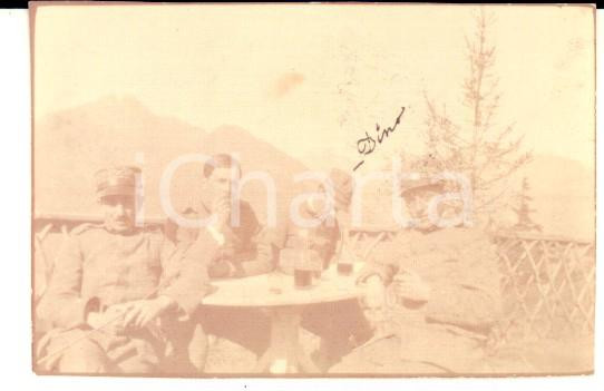 Fotografia d epoca originale 1916 Forte CORNO D AOLA Dino BARBERIS alla mensa militare Foto 7x4 cm 1