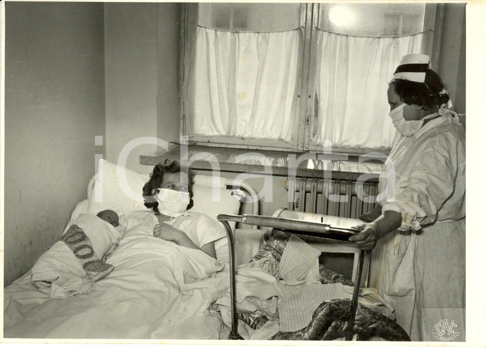 1954 CRACOVIA (Polonia) Malgosia JUCHA 1000°nato di NOWA HUTA con la madre *Foto