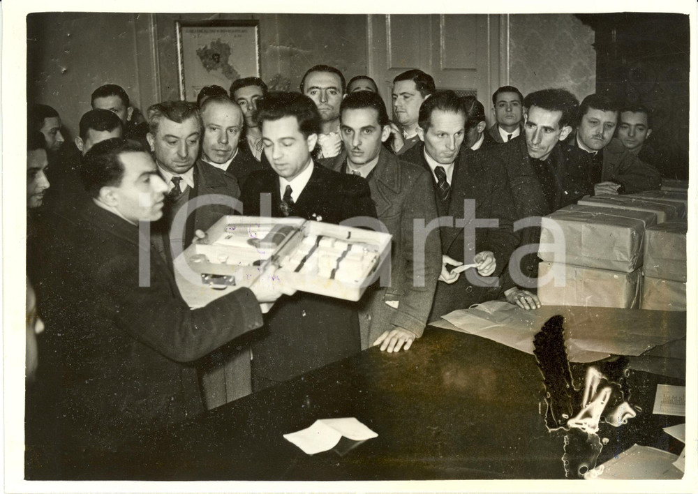Fotografia d epoca originale 1938 MILANO Dopolavoro  Consegna CASSETTA di SOCCORSO ai RURALI Fotografia 1