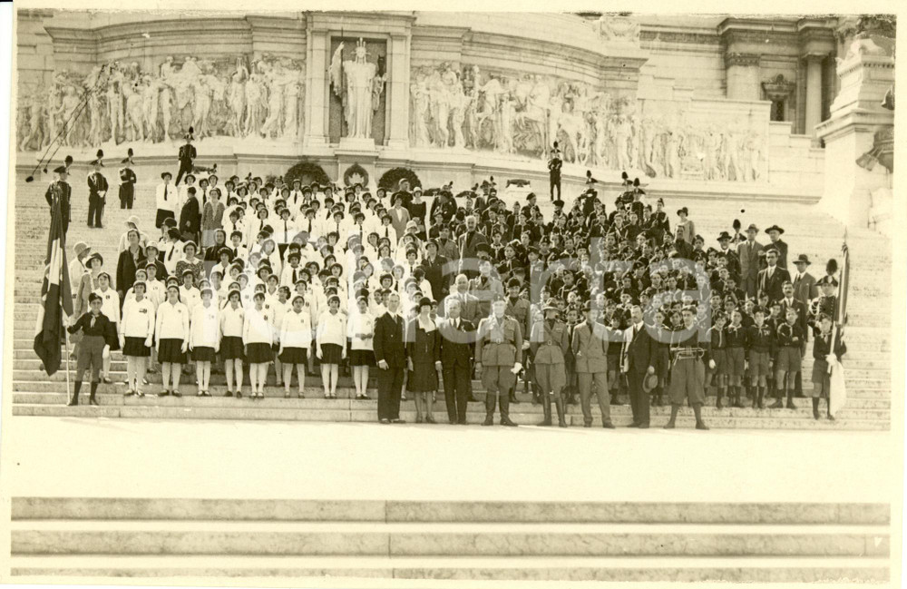 Fotografia d epoca originale 1930 ca ROMA Alunni Scuole Elementari GENOVA alla tomba del Milite Ignoto Foto 1