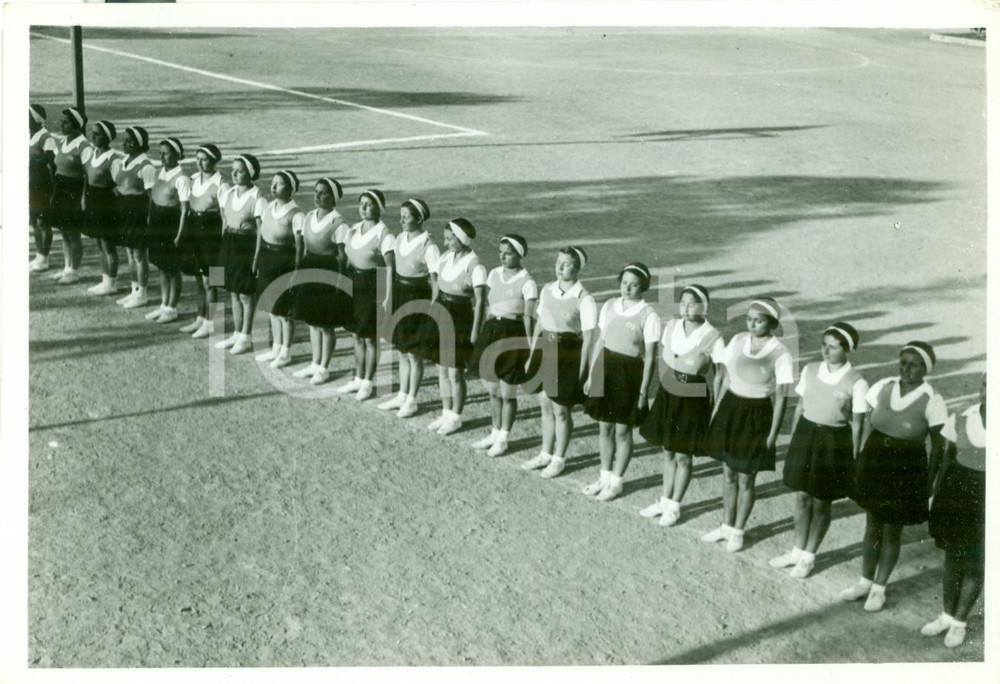Fotografia d epoca originale 1938 ROMA Giovani Italiane schierate per visita HITLER al Foro MUSSOLINI Foto 1