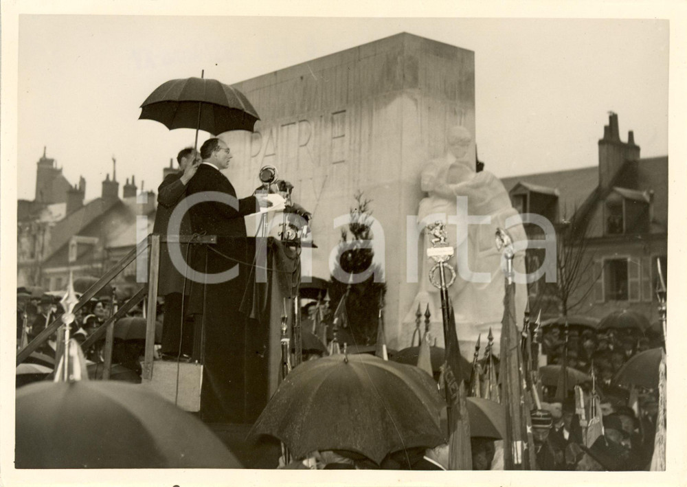 Fotografia d epoca originale 1937 CHATEAUROUX F Yvon DELBOS Ministre discours Monument aux Morts Photo 1