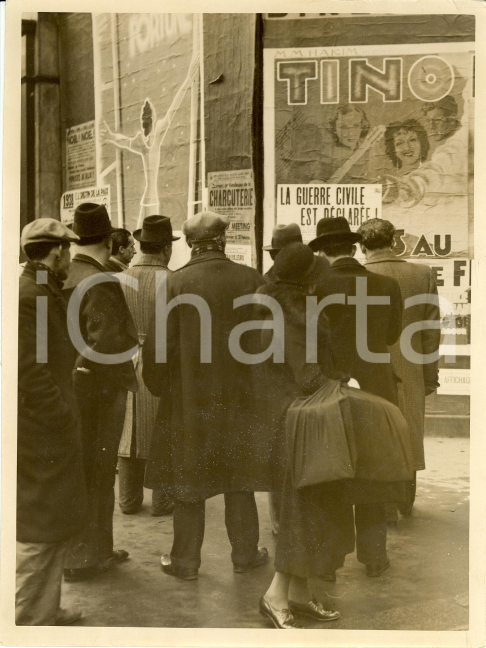 Fotografia d epoca originale 1938 PARIGI F Assembramento davanti manifesti su crisi governo CHAUTEMPS Foto 1