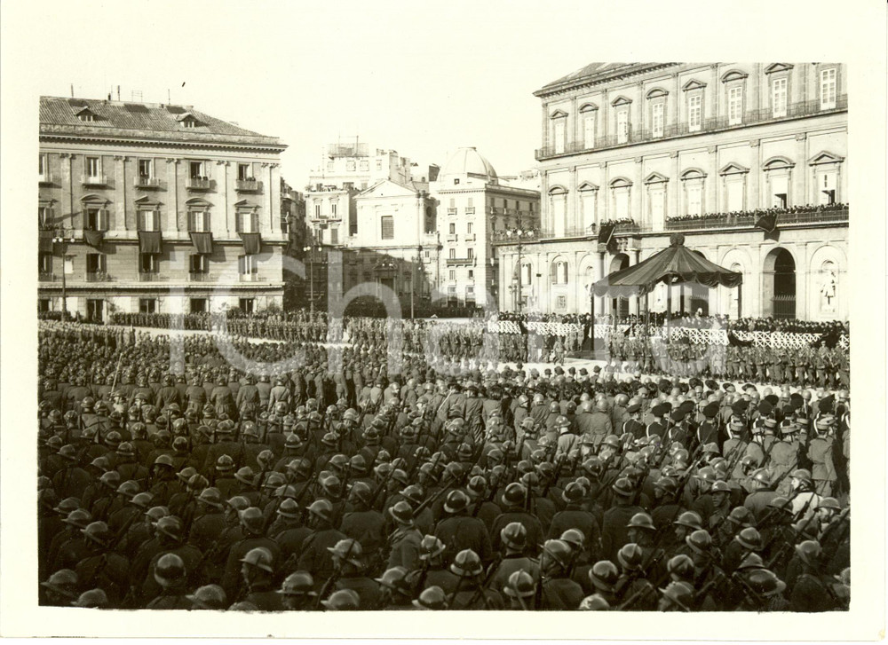 Fotografia d epoca originale 1939 NAPOLI Piazza PLEBISCITO Consegna stendardo 10Â°Reggimento ARTIGLIERIA Foto 1