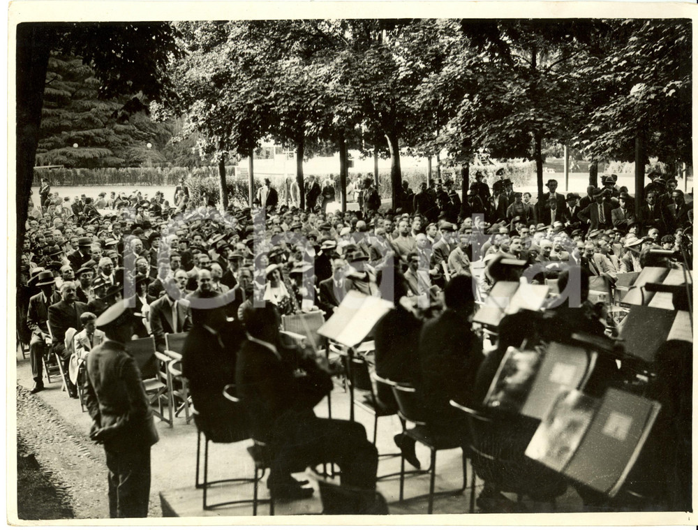 Fotografia d epoca originale 1936 MILANO SABATO FASCISTA  Pubblico Primo Concerto Dopolavoristico Foto 1