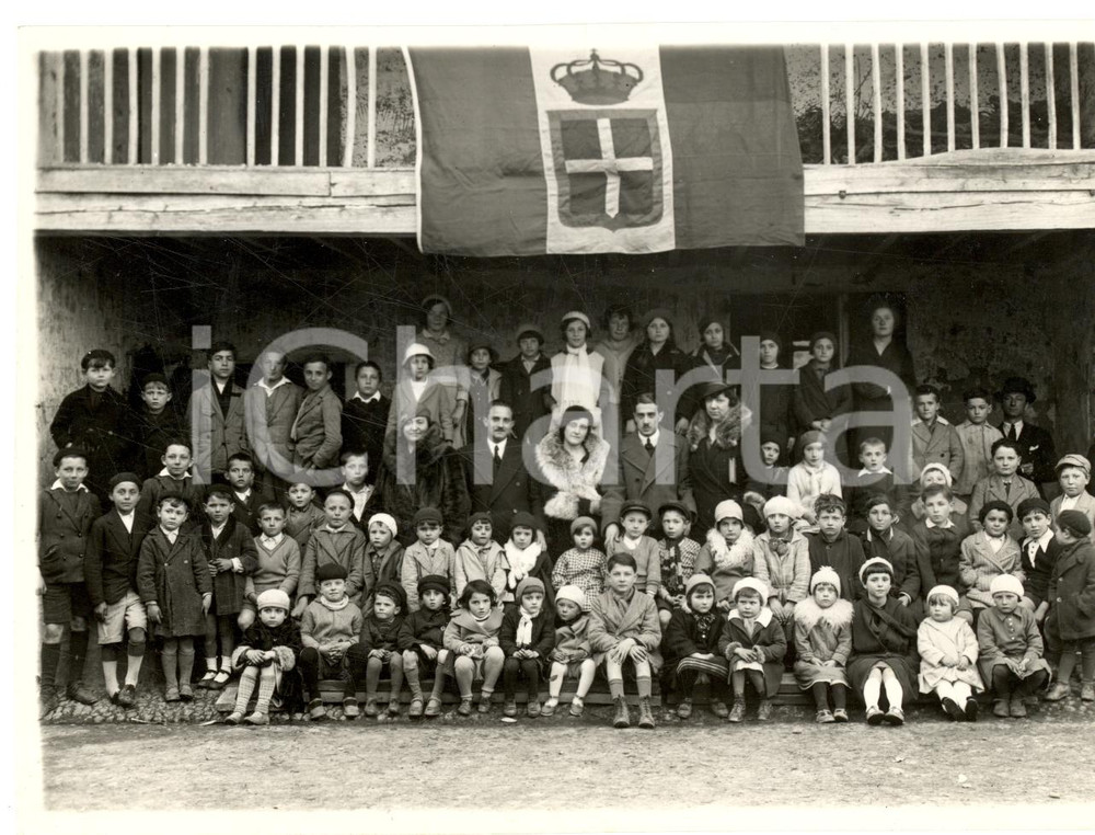 Fotografia d epoca originale 1933 GANDALOU F Arnaldo D ANNEO con alunni del Doposcuola  Befana fascista 1