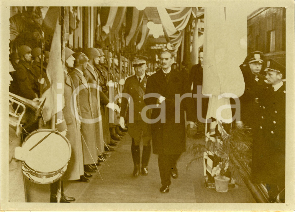 Fotografia d epoca originale 1939 GENOVA Stazione PRINCIPE Arthur Neville CHAMBERLAIN Compagnia d onore Foto 1