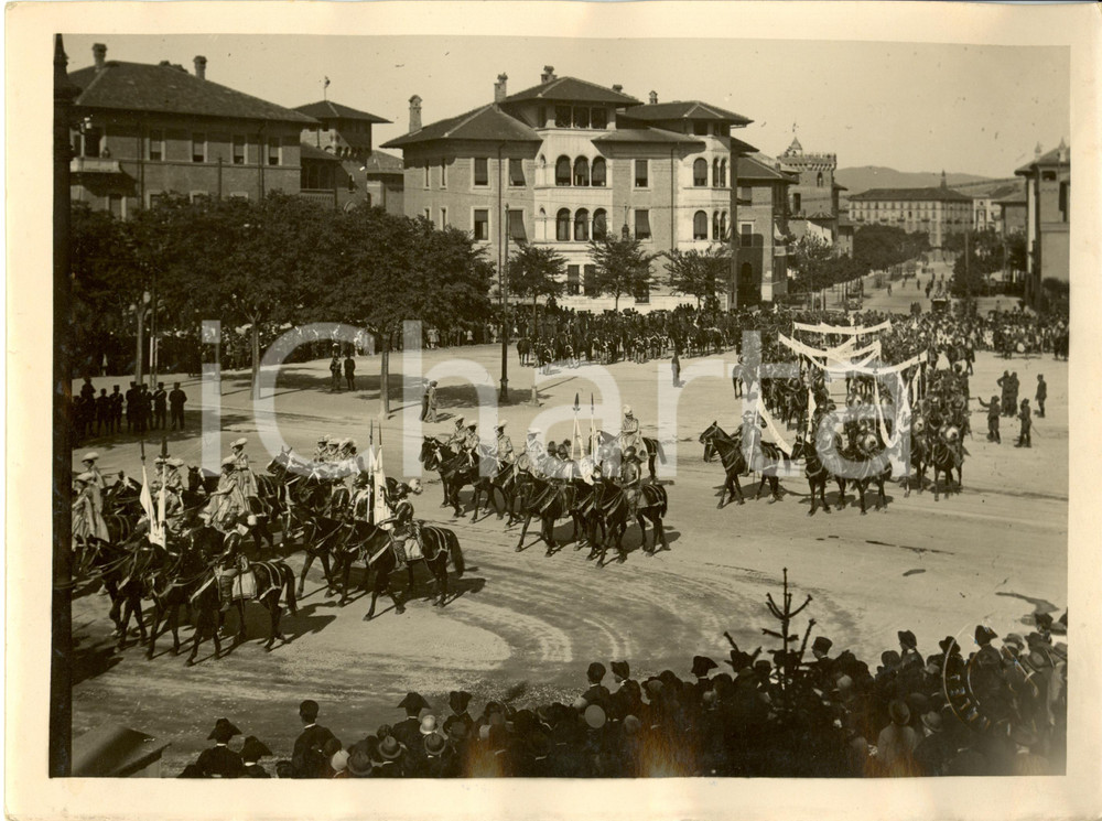 Fotografia d epoca originale 1928 TORINO Carosello storicomilitare attraversa Piazzale DUCA D AOSTA Foto 1