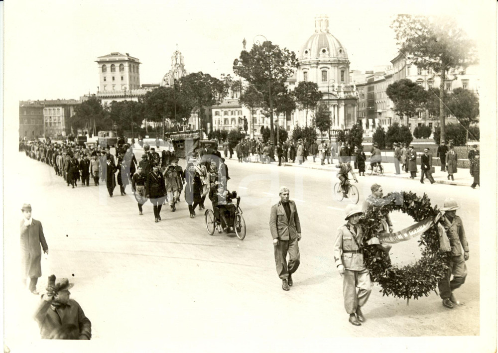 Fotografia d epoca originale 1937 ROMA Via dell IMPERO La sfilata dei volontari di guerra Fotografia 1