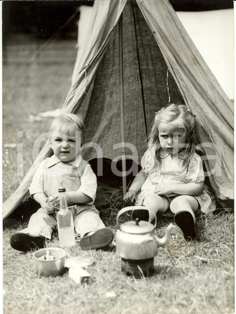 Fotografia d epoca originale 1939 LONDON HYDE PARK Children campers waiting the kettle to boil Photograph 1
