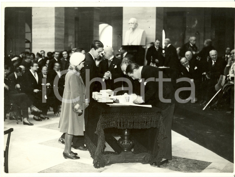 Fotografia d epoca originale 1933 MILANO Sede BANCA POPOLARE Busto Luigi LUZZATTI e Concorso RISPARMIO Foto 1