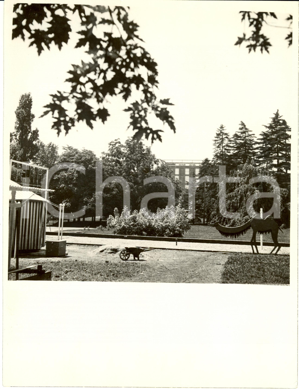Fotografia d epoca originale 1936 MILANO Recinto con giochi per bambini al Parco Mostra Triennale Fotografia 1
