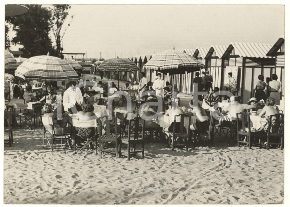 Fotografia d epoca originale Luglio 1937 LIDO DI VENEZIA  Stabilimento balneare affollato Foto COSTUME 1