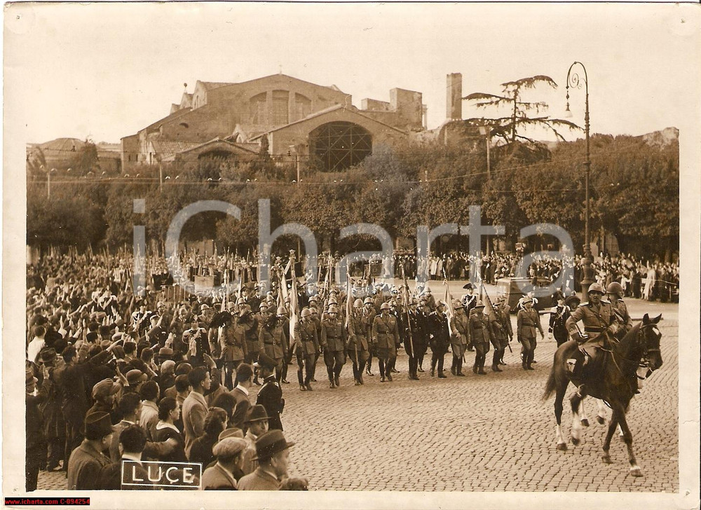 Fotografia d epoca originale 1938 WW1 Bandiere Reggimenti disciolti Foto in marcia 1