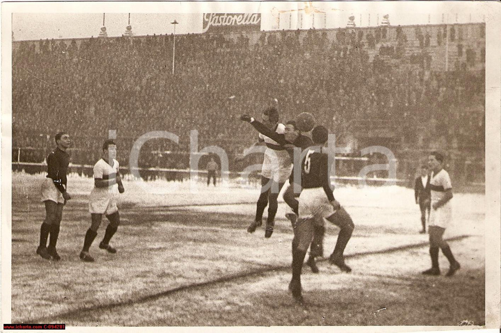 Fotografia d epoca originale 1940 CALCIO Serie A MILANOTORINO Contrasto OLIVIERI e CHIZZO Foto DANNEGGIATA 1